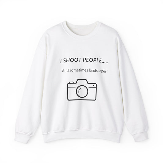 📸 "I Shoot People… And Sometimes Landscapes – Het T-shirt voor Fotografen met Humor!" 😄
